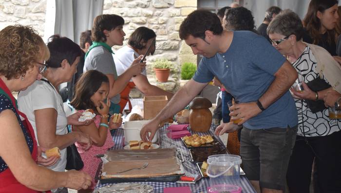 Lau eguneko festa goxoa eta herrikoia,  bihartik Santio Egunera