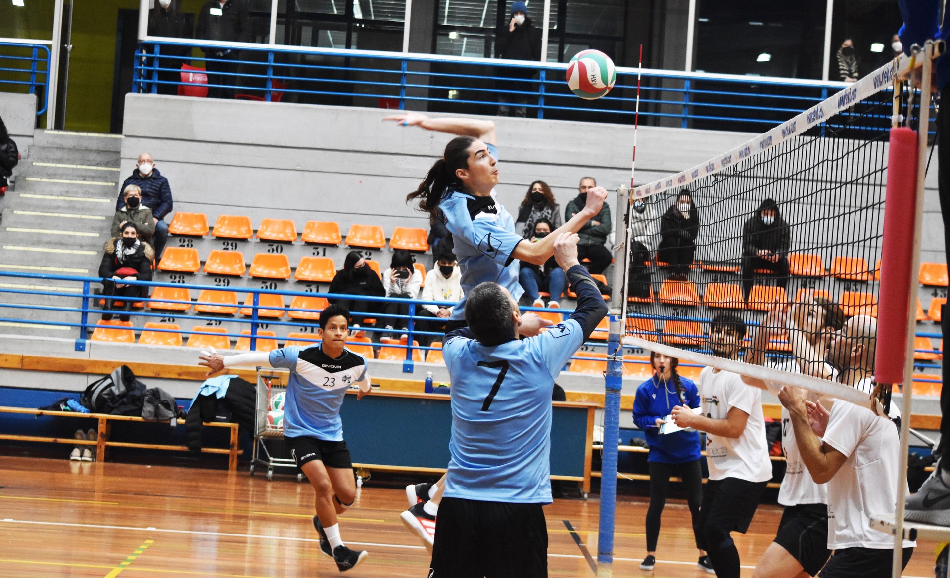 Garaipen bana asteburuan, Hernaniko boleibol taldeek