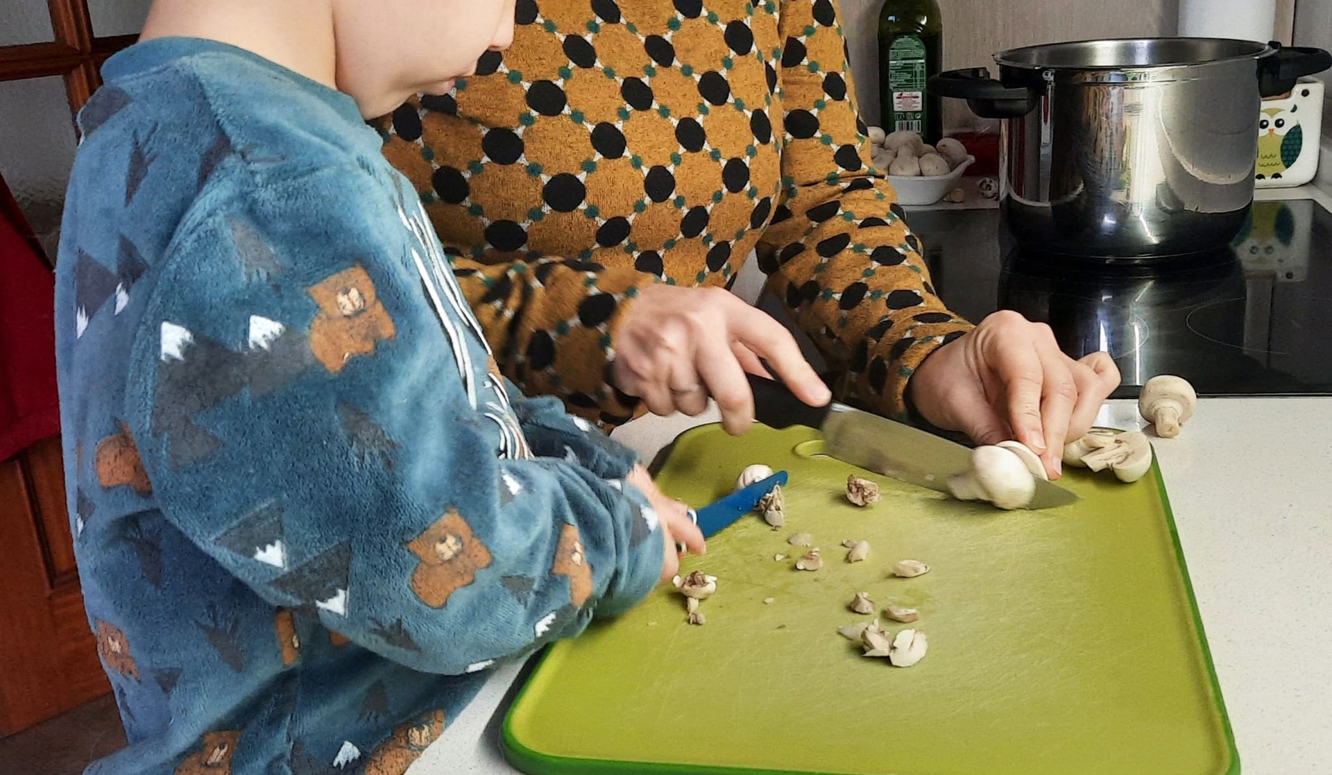 Kroketak, legatza, txuleta, eta postrerako... etxeko natilak