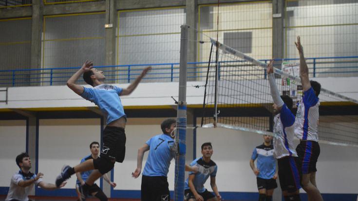 Hernanik partidu bat irabazi eta bestea galdu du Berriozargo boleibol maratoi jardunaldi batean