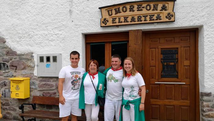 Peñen eguneko urteurrena, familia osoa elkartuta