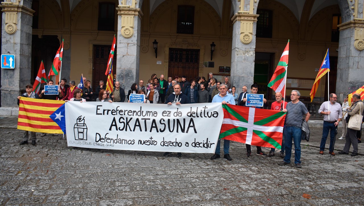 «Katalunian izan diren ekintza biolentoak gaitzetsi ez izanaren falta nabaritu dugu»