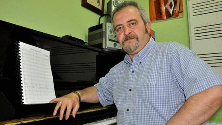 Imanol Kamio ereñotzuarrak egin du ACT arraun ligako lehenengo himnoa