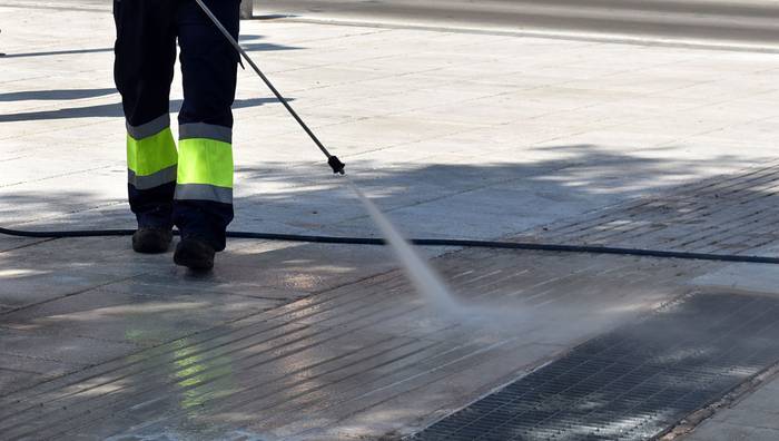 Festak amaituta, Udaleko langileak herriko txokoak txukuntzera