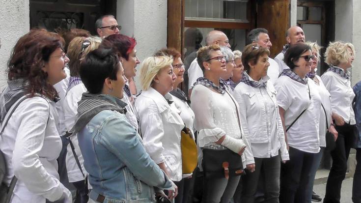 Abesbatzan parte hartzeko deia