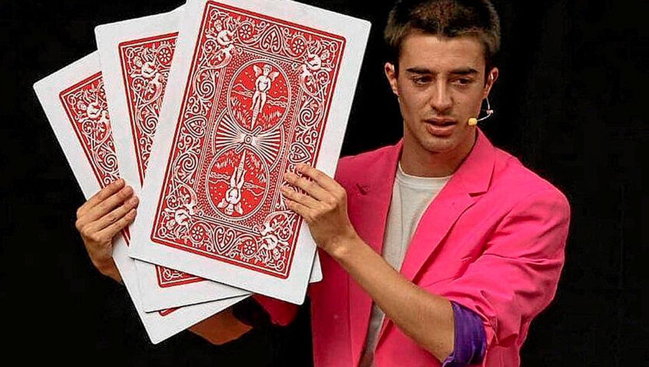 Magia-poteoa gaur, 18:30etan hasita