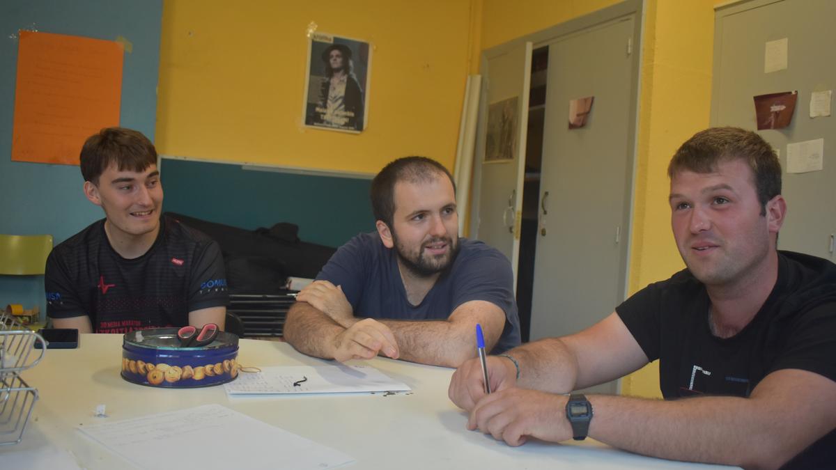 «Bertso eskolan egiten ari ginena kalean erakusteko asmoz sortu genituen saio hauek»