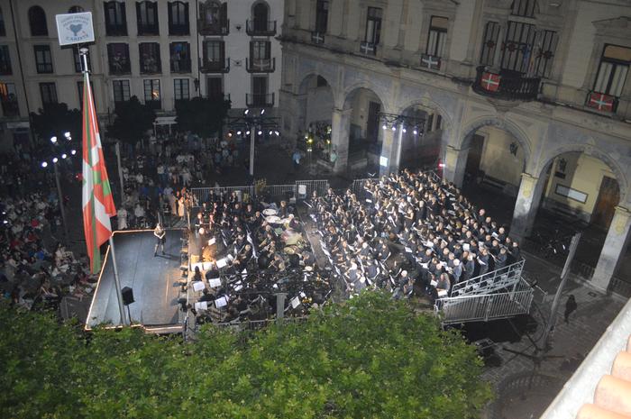 Bederatzi urteren ondoren, denok Plazara gaur San Joanetako Preludioaz gozatzera!