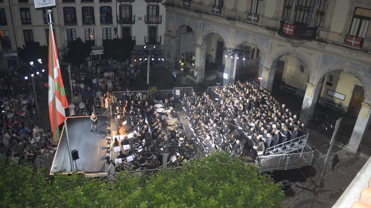 Bederatzi urteren ondoren, denok Plazara gaur San Joanetako Preludioaz gozatzera!