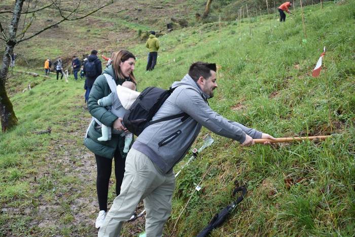Iaz jaiotako 96 astigartarren izenean zuhaitz bana landatuko dute igande honetan, Anuskan