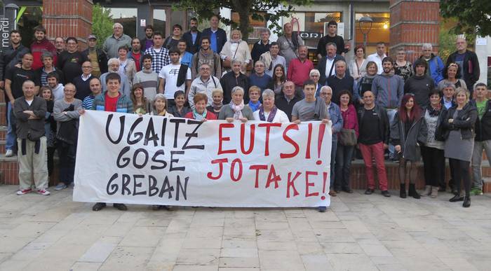 Ugaitz Errazkin hernaniarrari babesa, hainbat herritarrek
