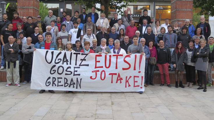 Ugaitz Errazkin hernaniarrari babesa, hainbat herritarrek