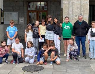 Herri Eskolako eko-ordezkariak udal ordezkariekin bildu dira Udal Foroan