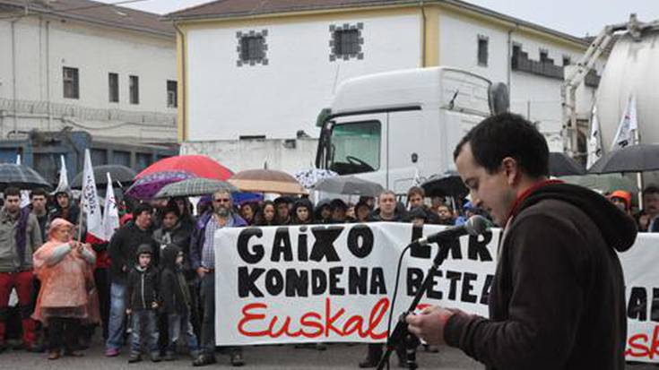 Bereziki gogoratu zituzten, gaixo larriak eta kondena betea dutenak, larunbatean Martutenen, presoen aldeko martxa jendetsuan
