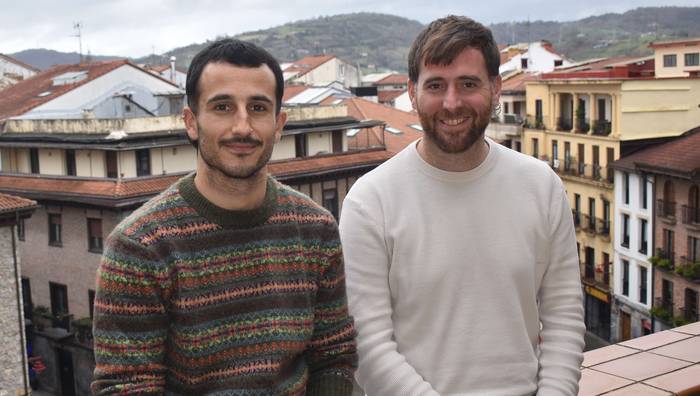 «Gaztelekua ezin dugu ulertu elementu soil modura, zubiak eraiki behar ditu etengabe»