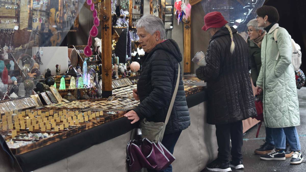Azkeneko eguna izango du Erdi Aroko azokak, giro atseginagoaren esperantzan