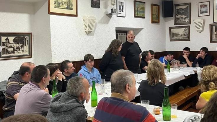 Iparragirretik abiatuta erronda egingo dute gaur, Bertso Latarekin