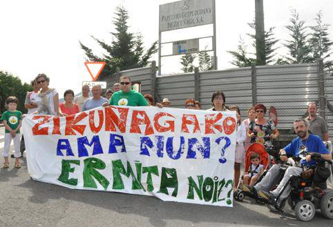 ‘Zikuñagako Ama nun? Ermita noiz?’ auzo-martxa, atzo.