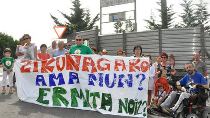 ‘Zikuñagako Ama nun? Ermita noiz?’ auzo-martxa, atzo.
