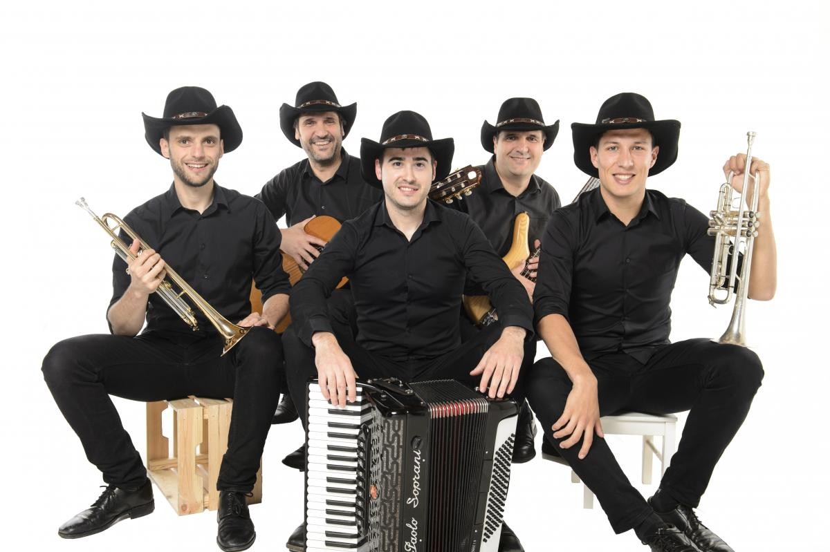 Puro Relajo mariatxi taldearen kontzertua igandean izanen da
