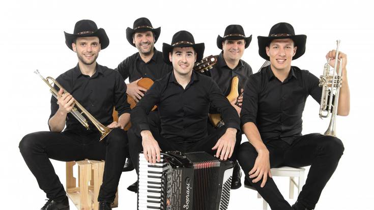 Puro Relajo mariatxi taldearen kontzertua igandean izanen da