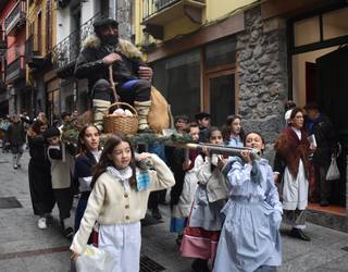 Gabonetako kalejira herrikoia egingo dute aurten ere, Hernaniko kaleetan barrna