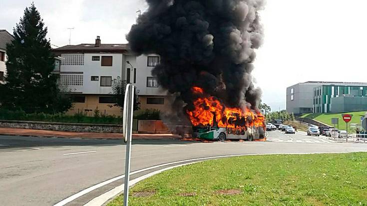Autobus bat kixkali da, «akats mekaniko» batengatik