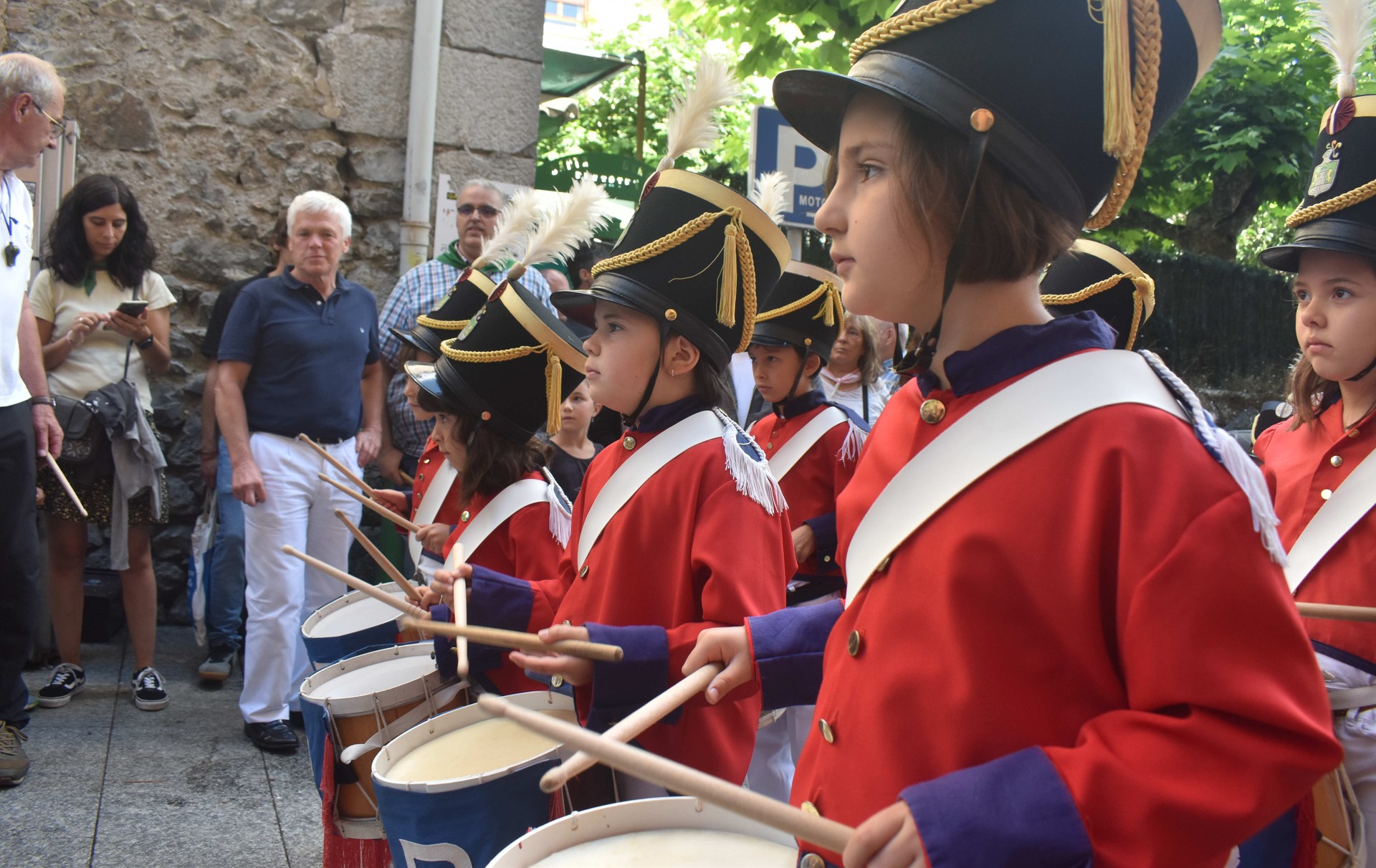 Santa Barbarako danborrada entseguak gaur hasiko dira