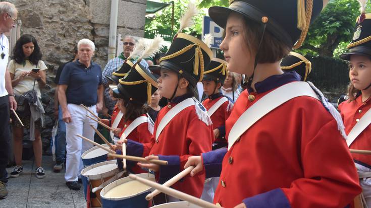 Santa Barbarako danborrada entseguak gaur hasiko dira