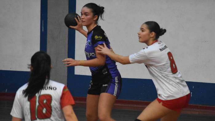 Hernaniko eta Mundarroko neskek, partidu zailak etxean