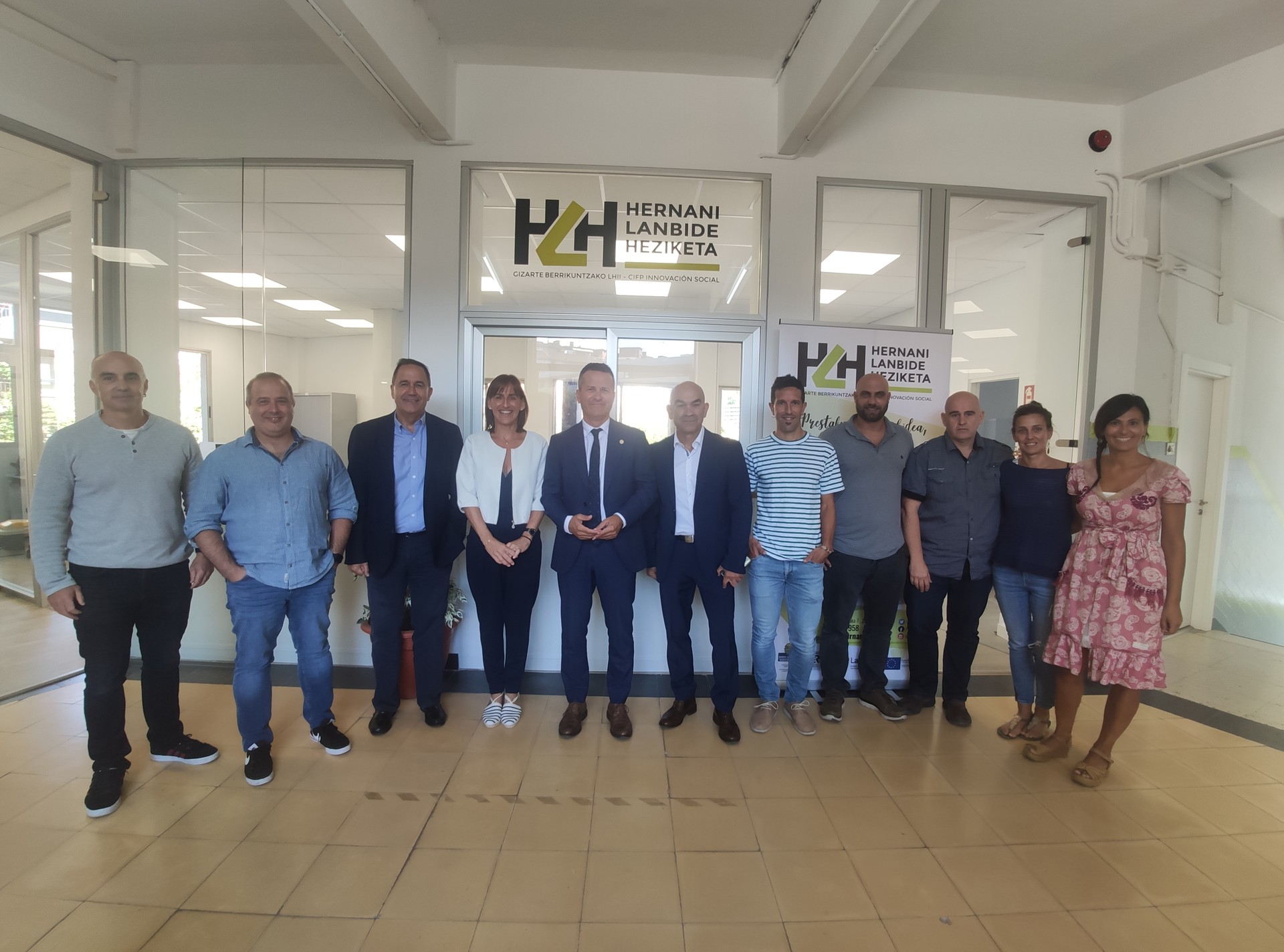 Gizarte Berrikuntzako LHII  ikastetxea bisitatu dute azken asteotan