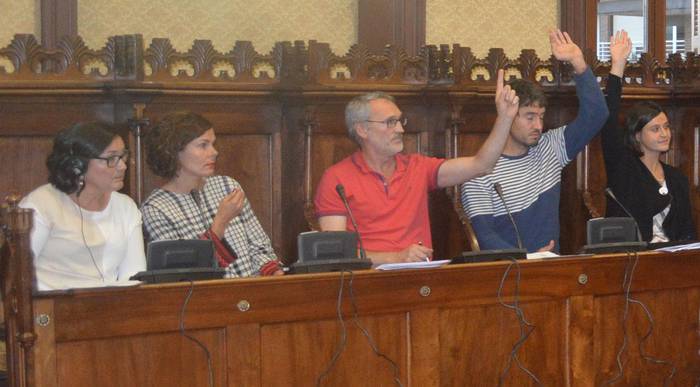 Igerilekuak gaur irekiko direla jakinarazi zuten, Plenoan