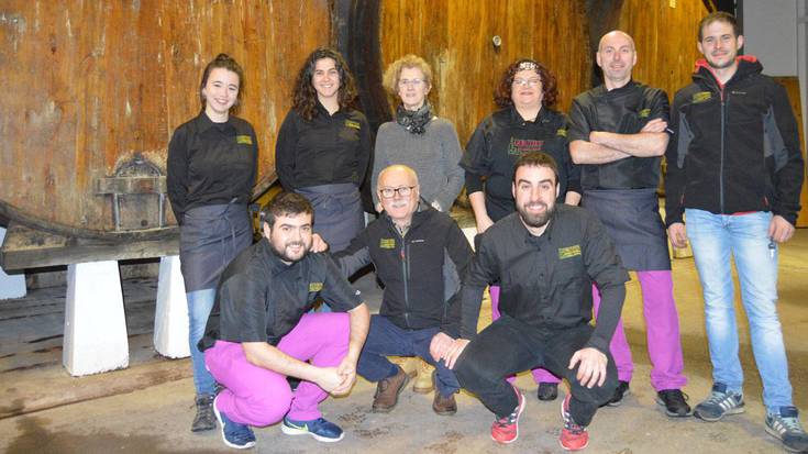 Sagardo berria,  txotxetik eta botilan