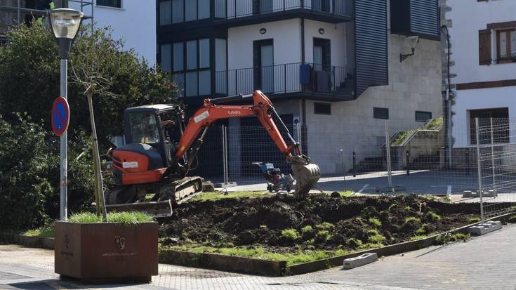 Martxan dira Umako azoka gune estalia eraikitzeko obrak, Norberto Almandoz plazan