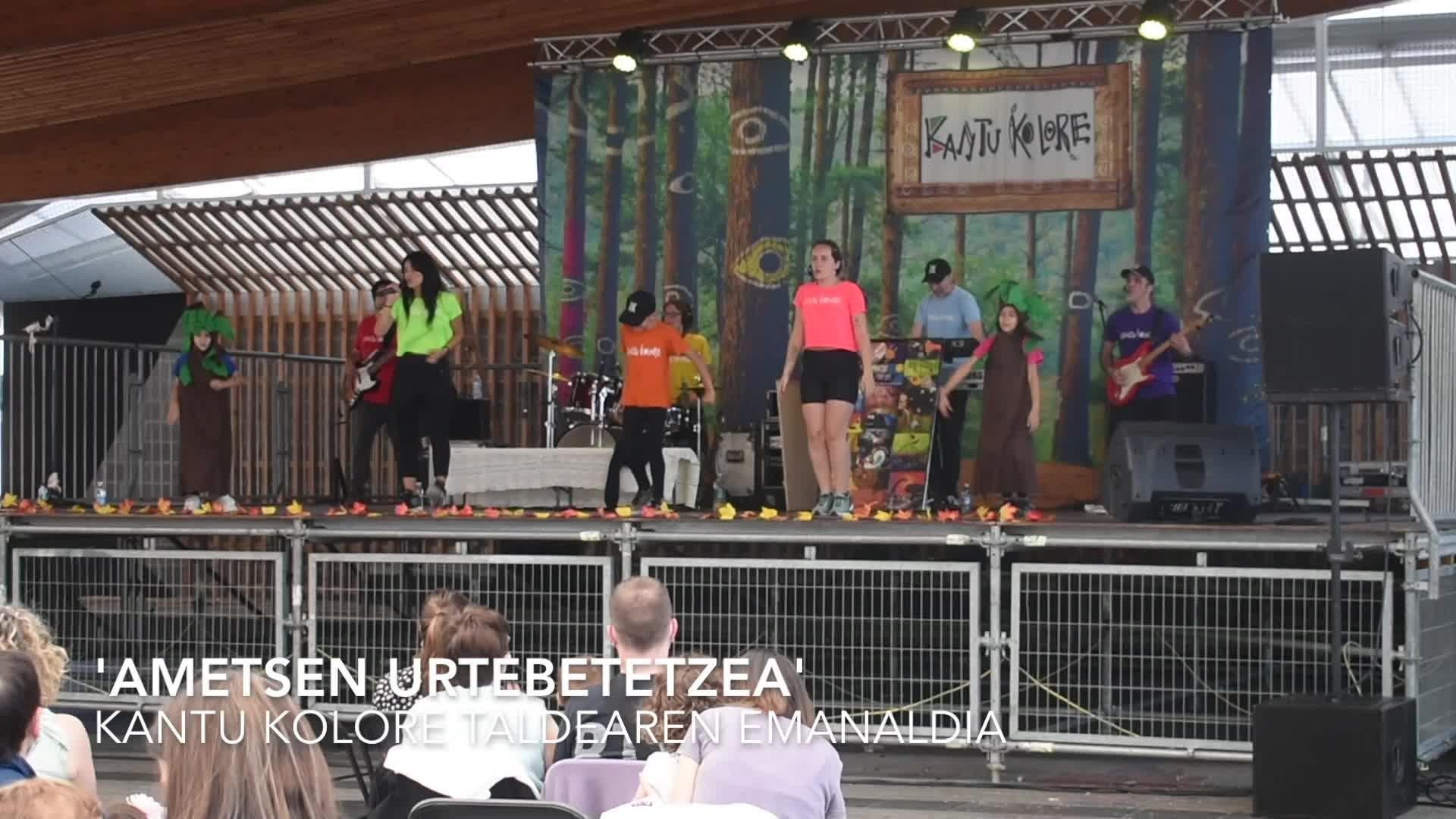 'Ametsen urtebetetzea' Atsegindegin, Kantu Kolorerekin