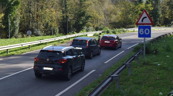 Zuhaitza kendu dute dagoeneko, Galarreta eta Sorgintxulo arteko errepidean