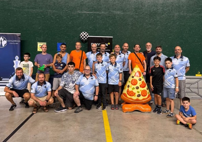 90 jokalari Txomiñenean, Gaueko Xake Pizza txapelketan
