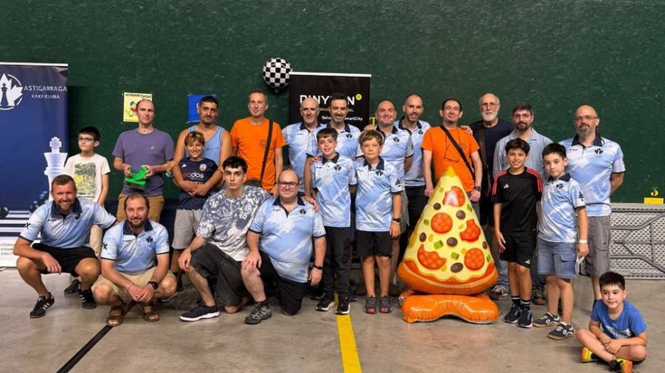90 jokalari Txomiñenean, Gaueko Xake Pizza txapelketan