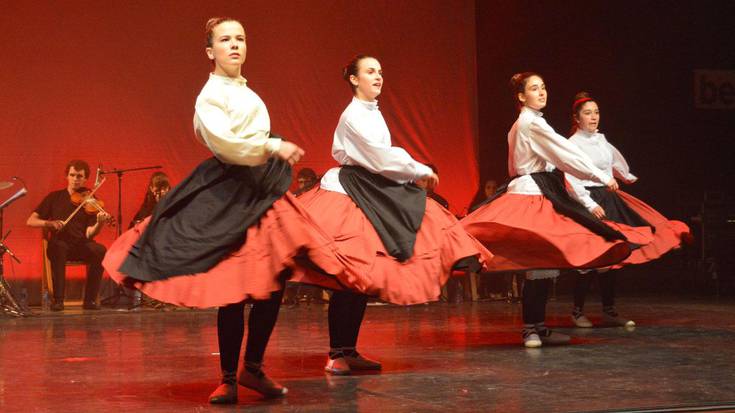 ‘Oinatzak’ gaur, dantza eta musika zuzenean