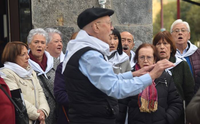 Abesbatzen  topaketa gaur,  Goiz Eguzkin