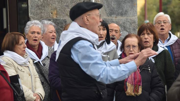 Abesbatzen  topaketa gaur,  Goiz Eguzkin