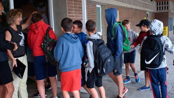 Euskadi eta Nafarroako ikastetxe guztiak ixtea erabaki dute Gobernuek