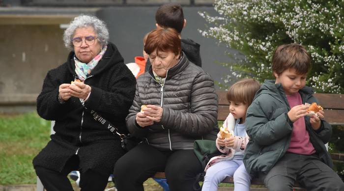 Txistor zaporez eta Gabon doinuz jantzi da bailara asteburuan