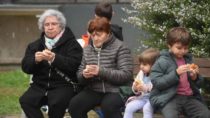 Txistor zaporez eta Gabon doinuz jantzi da bailara asteburuan