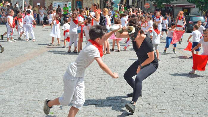 Adarrak ikusi bezala, ziztu bizian!