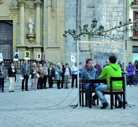 Emakume etorkinen testigantzak biltzen dituen erakusketa, Plaza Berrin