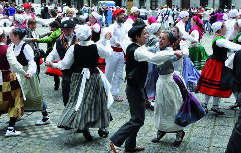 Erakusketa, hitzaldia eta erromeria, Dantzari Festako azken astean