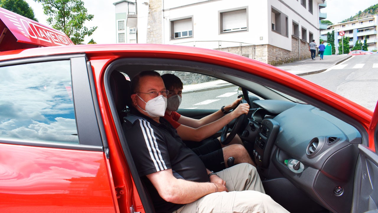 «Badira aldatu ez diren zenbait gauza, baina hau ez da lehen genuen autoeskola»