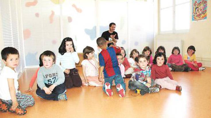 Udal informatika zentroa liburutegira pasa  eta ikasgela bat ireki dute