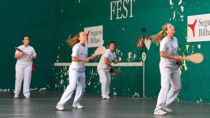 Hernaniarrak eta ukraniarrak, Bilboko La Esperanza frontoian